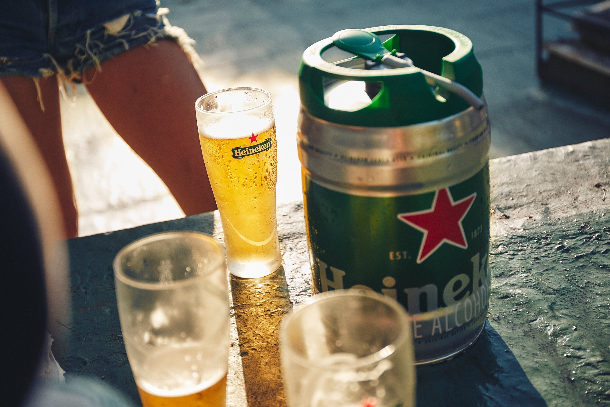 5L beer keg and beer glasses