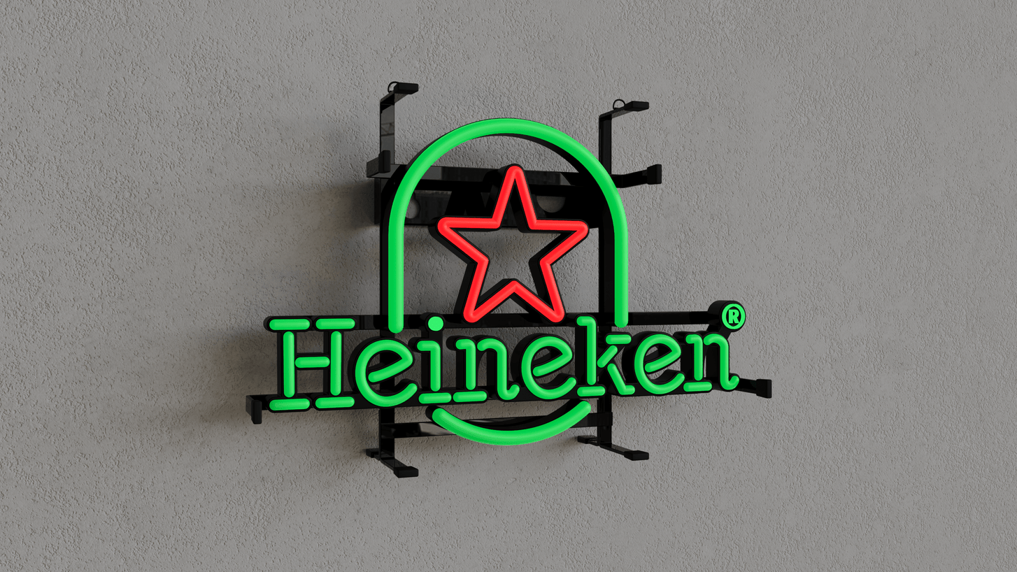 Ein Neon-Wandschild mit dem Heineken-Logo. Das Schild zeigt einen leuchtenden roten Stern, der grün umrandet und von einem grünen Bogen umschlossen ist. Unter dem Stern steht das Wort 'Heineken' in leuchtend grünen Neonbuchstaben, mit dem eingetragenen Warenzeichen (®) am Ende. Das Schild ist an einer strukturierten grauen Wand mit einem schwarzen Metallrahmen befestigt.