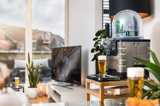 A BLADE beertap with a Heineken keg and fresh Heineken beer in a living room with television