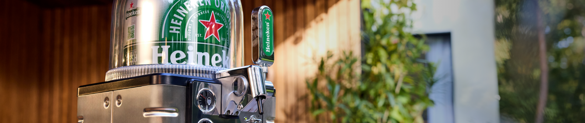 Summer beer collection banner - BLADE beer machine in the sun